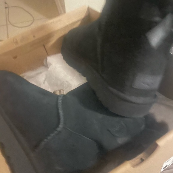 Black Ugg boots size 7 - Picture 2 of 6